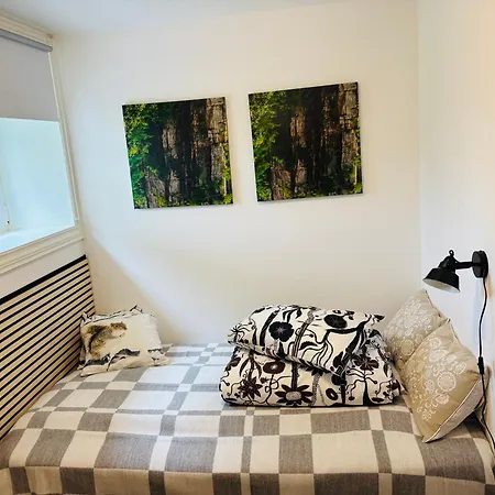 Fresh & Small Bedroom Near Centre Rum i privatbostad