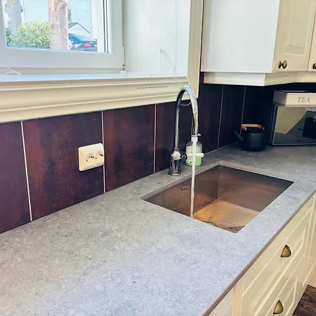 Fresh & Small Bedroom Near Centre