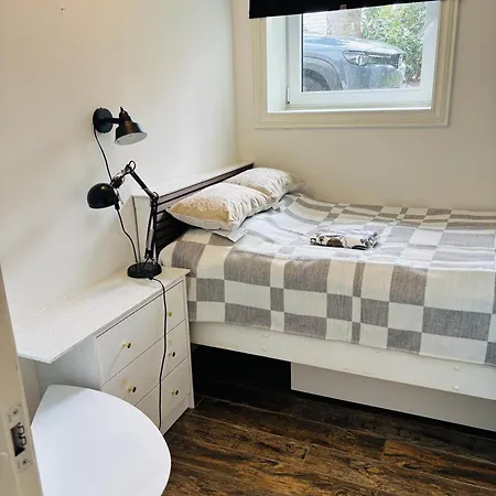 Fresh & Small Bedroom Near Centre