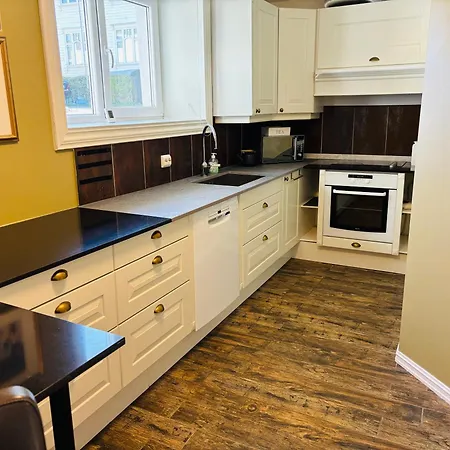 Fresh & Small Bedroom Near Centre