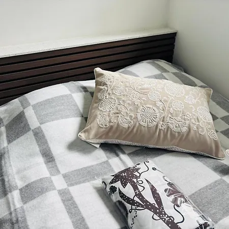 Fresh & Small Bedroom Near Centre Rum i privatbostad